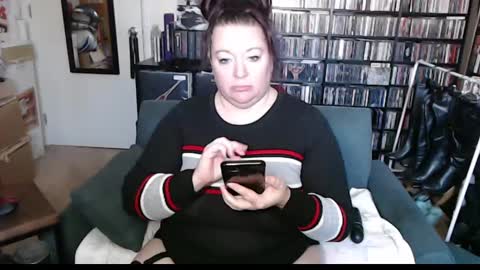 Sweater Queen online show from 01/21/25, 02:59