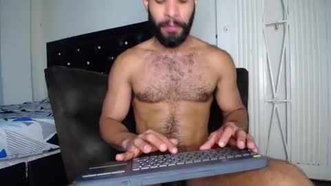 Snapshot of sweatyhairypig1 chatting on 01/24/25, 05:21 joel bliss online show from 01/24/25, 05:21