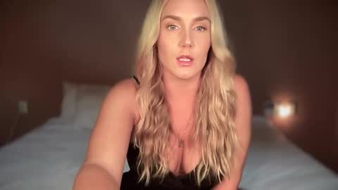 Snapshot of swedish_candii chatting on 10/14/25, 02:45 Swedish Candii online show from 10/14/25, 02:45