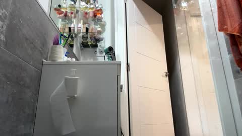 Snapshot of swee788485 chatting on 11/17/25, 03:07 ALBA online show from 11/17/25, 03:07