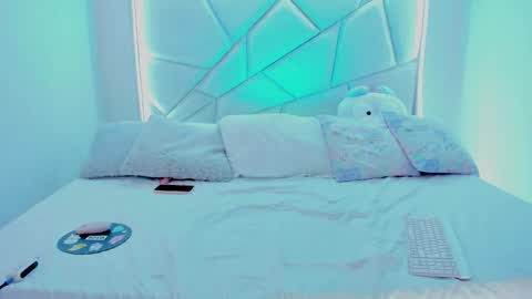 Nikki model independent online show from 09/30/25, 02:27