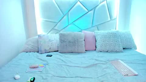 Nikki model independent online show from 03/22/26, 12:47