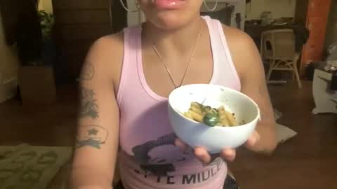 Snapshot of sweeetg1rl chatting on 01/16/26, 12:36 june online show from 01/16/26, 12:36