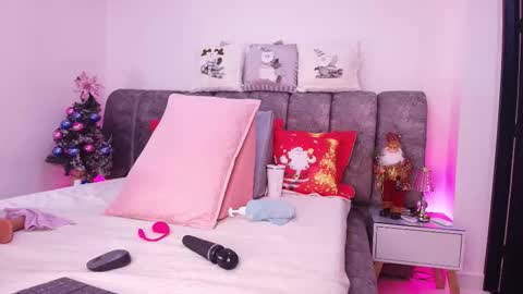 Snapshot of sweegirl_ chatting on 12/22/25, 11:51 Debora online show from 12/22/25, 11:51