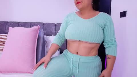 Snapshot of sweegirl_ chatting on 01/15/26, 12:10 Debora online show from 01/15/26, 12:10