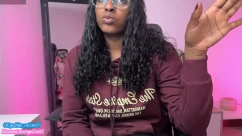 Snapshot of sweer_oshun chatting on 09/30/25, 07:30 Evangeline online show from 09/30/25, 07:30