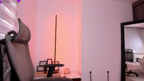 Snapshot of sweer_oshun chatting on 04/22/26, 07:15 Evangeline online show from 04/22/26, 07:15