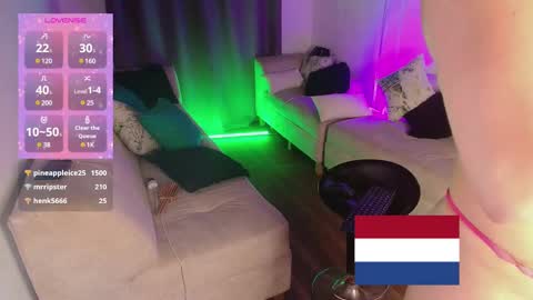 Snapshot of sweet01_ chatting on 02/20/25, 03:23 sweet01_ online show from 02/20/25, 03:23