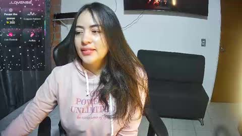 Snapshot of sweet10salome chatting on 10/21/25, 11:33 sweet10salome online show from 10/21/25, 11:33