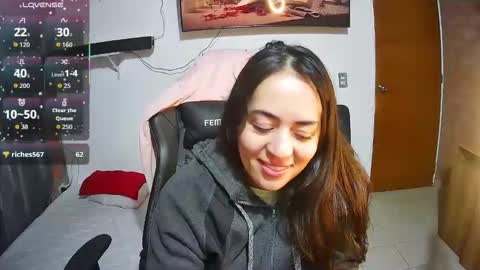 Snapshot of sweet10salome chatting on 10/22/25, 11:43 sweet10salome online show from 10/22/25, 11:43