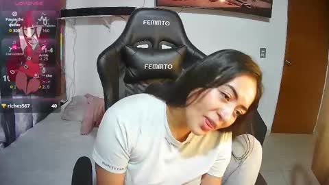 Snapshot of sweet10salome chatting on 10/25/25, 02:13 sweet10salome online show from 10/25/25, 02:13