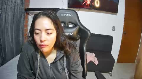 Snapshot of sweet10salome chatting on 10/27/25, 12:20 sweet10salome online show from 10/27/25, 12:20