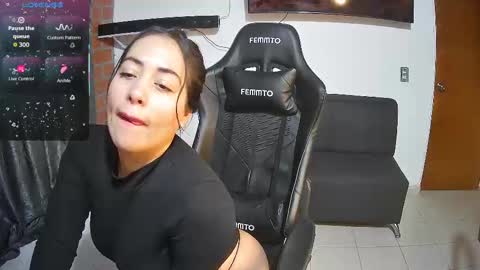 Snapshot of sweet10salome chatting on 11/15/25, 10:04 sweet10salome online show from 11/15/25, 10:04