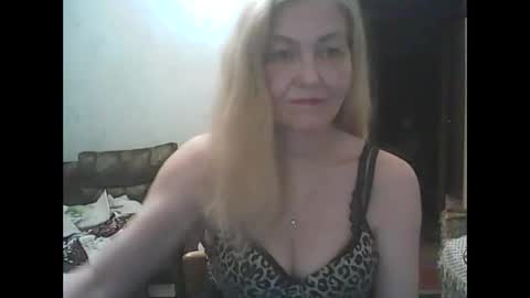 sweet4blonde609 online show from 01/02/25, 06:45