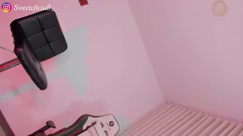 Snapshot of sweet__giirl chatting on 07/28/26, 11:17 Cell Me Andrea online show from 07/28/26, 11:17
