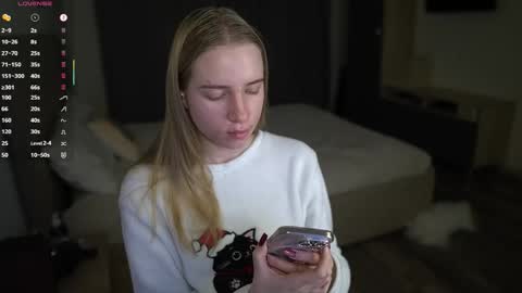 Snapshot of sweet__michelle chatting on 11/25/25, 05:35 Michelle online show from 11/25/25, 05:35