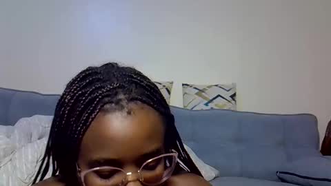 pixiee online show from 12/05/25, 02:47