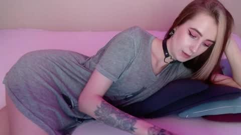 Snapshot of sweet_alica15 chatting on 04/18/26, 07:07 Alice online show from 04/18/26, 07:07