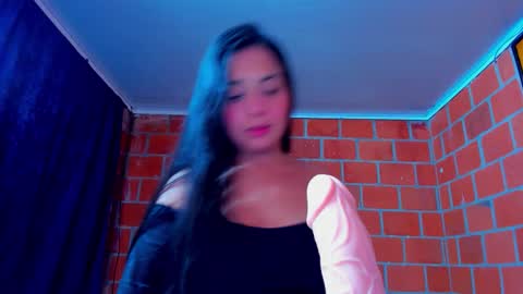 sweet and hot alaia online show from 11/25/25, 04:45