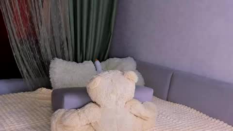 Snapshot of sweet_barbe chatting on 04/30/26, 04:02 Alice online show from 04/30/26, 04:02