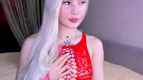 Snapshot of sweet_barbe chatting on 05/21/26, 04:58 Alice online show from 05/21/26, 04:58