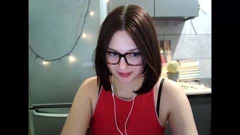 Snapshot of sweet_bella1318 chatting on 12/14/25, 11:04 Bella dont forget thumbs up online show from 12/14/25, 11:04