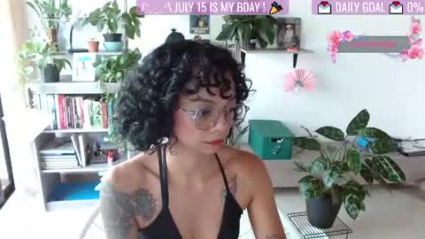 Snapshot of sweet_bluee chatting on 06/28/26, 10:05 Tutti online show from 06/28/26, 10:05