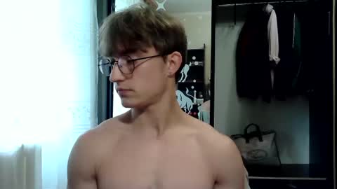 Snapshot of sweet_boy06 chatting on 07/06/26, 10:23 Sweet boy06 online show from 07/06/26, 10:23
