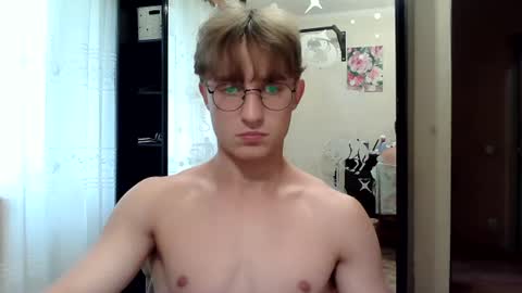 Snapshot of sweet_boy06 chatting on 07/07/26, 11:25 Sweet boy06 online show from 07/07/26, 11:25