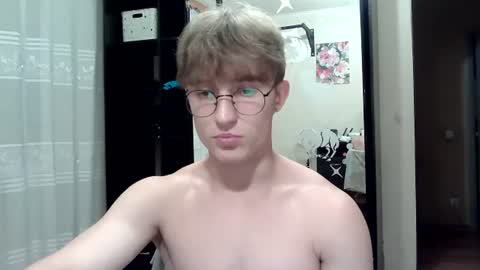 Snapshot of sweet_boy06 chatting on 07/09/26, 07:51 Sweet boy06 online show from 07/09/26, 07:51