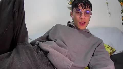 sweet_boy2224 online show from 01/10/26, 10:58