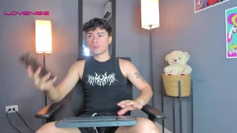 Snapshot of sweet_boysxss chatting on 03/29/26, 08:20 Theo ithan leo online show from 03/29/26, 08:20