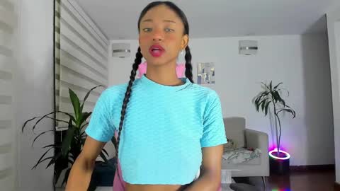 Snapshot of sweet_brunette88 chatting on 01/06/25, 12:27 sweet_brunette88 online show from 01/06/25, 12:27