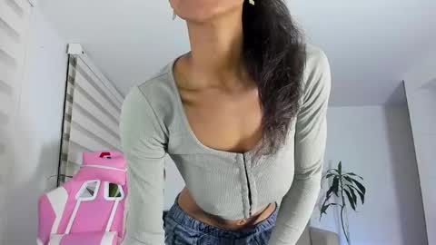 Snapshot of sweet_brunette88 chatting on 01/28/25, 12:15 sweet_brunette88 online show from 01/28/25, 12:15