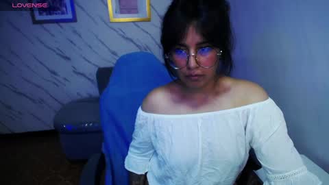 Snapshot of sweet_cam_v chatting on 05/27/26, 02:52 Hi Stream 1430 to 2100pm online show from 05/27/26, 02:52