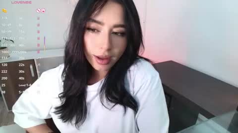 Snapshot of sweet_cami1 chatting on 06/14/26, 09:06 Camila online show from 06/14/26, 09:06