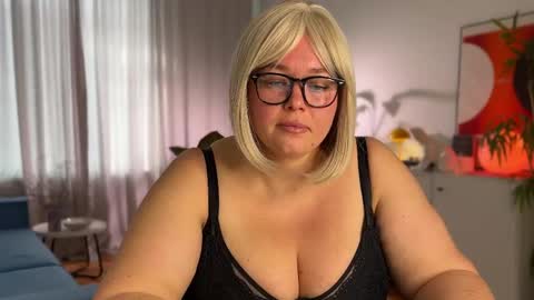 Snapshot of sweet_car0line_ chatting on 04/22/26, 07:00 Caroline online show from 04/22/26, 07:00