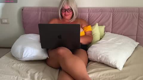Snapshot of sweet_car0line_ chatting on 07/26/26, 01:18 Caroline online show from 07/26/26, 01:18