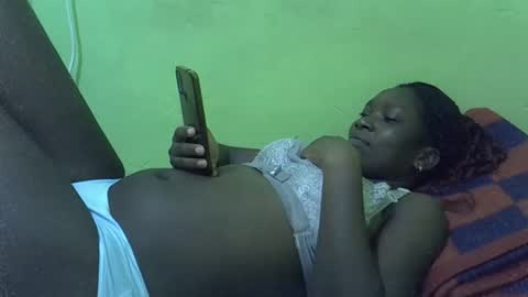 Snapshot of sweet_cherie1 chatting on 04/14/26, 05:52 sweet_cherie1 online show from 04/14/26, 05:52