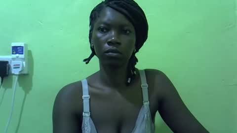 sweet_cherie1 online show from 05/18/26, 05:35
