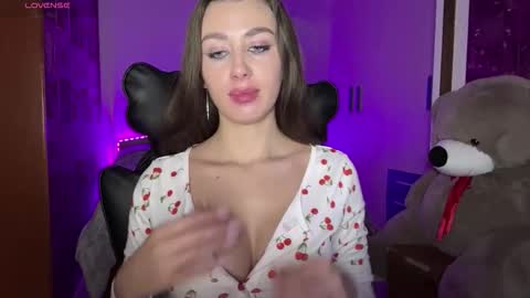 Snapshot of sweet_cherry_n chatting on 12/01/25, 01:21 Sweet Cherry online show from 12/01/25, 01:21