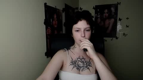 Snapshot of sweet_cherryg chatting on 07/01/26, 06:15 Ivy online show from 07/01/26, 06:15