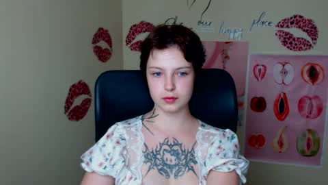 Snapshot of sweet_cherryg chatting on 07/14/26, 06:40 Ivy online show from 07/14/26, 06:40