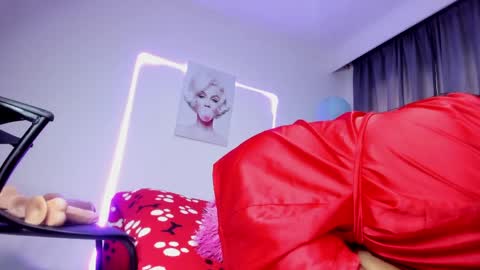 Snapshot of sweet_cinamon69 chatting on 04/18/26, 07:07 Canela online show from 04/18/26, 07:07