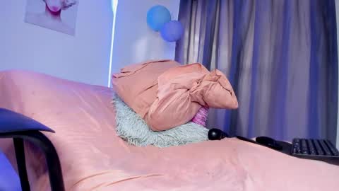 Snapshot of sweet_cinamon69 chatting on 05/11/26, 02:45 Canela online show from 05/11/26, 02:45