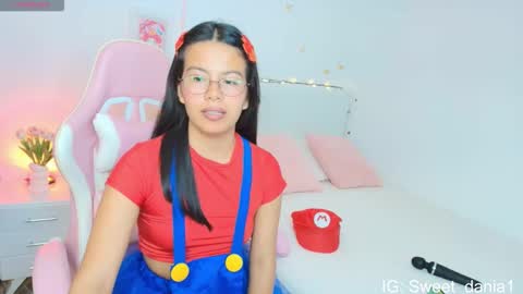 sweet_dania_ online show from 10/11/25, 04:33