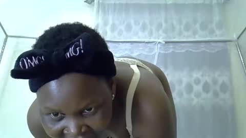 sweet_dori33 online show from 05/19/26, 03:02