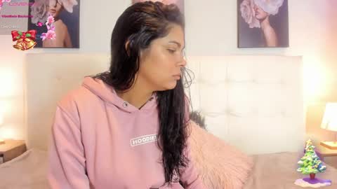 Snapshot of sweet_dreamses chatting on 12/29/24, 12:23 Kendra online show from 12/29/24, 12:23