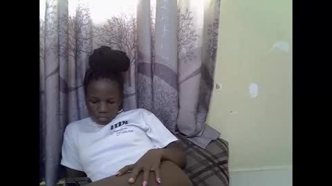 Snapshot of sweet_elisa001 chatting on 05/18/26, 09:15 Edah online show from 05/18/26, 09:15