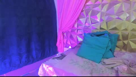  emmili  online show from 12/20/24, 06:13